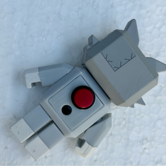 Bom Knittens Toy Defenders Roblox Toy Action Figure 2.5” Tall - Picture 3 of 6